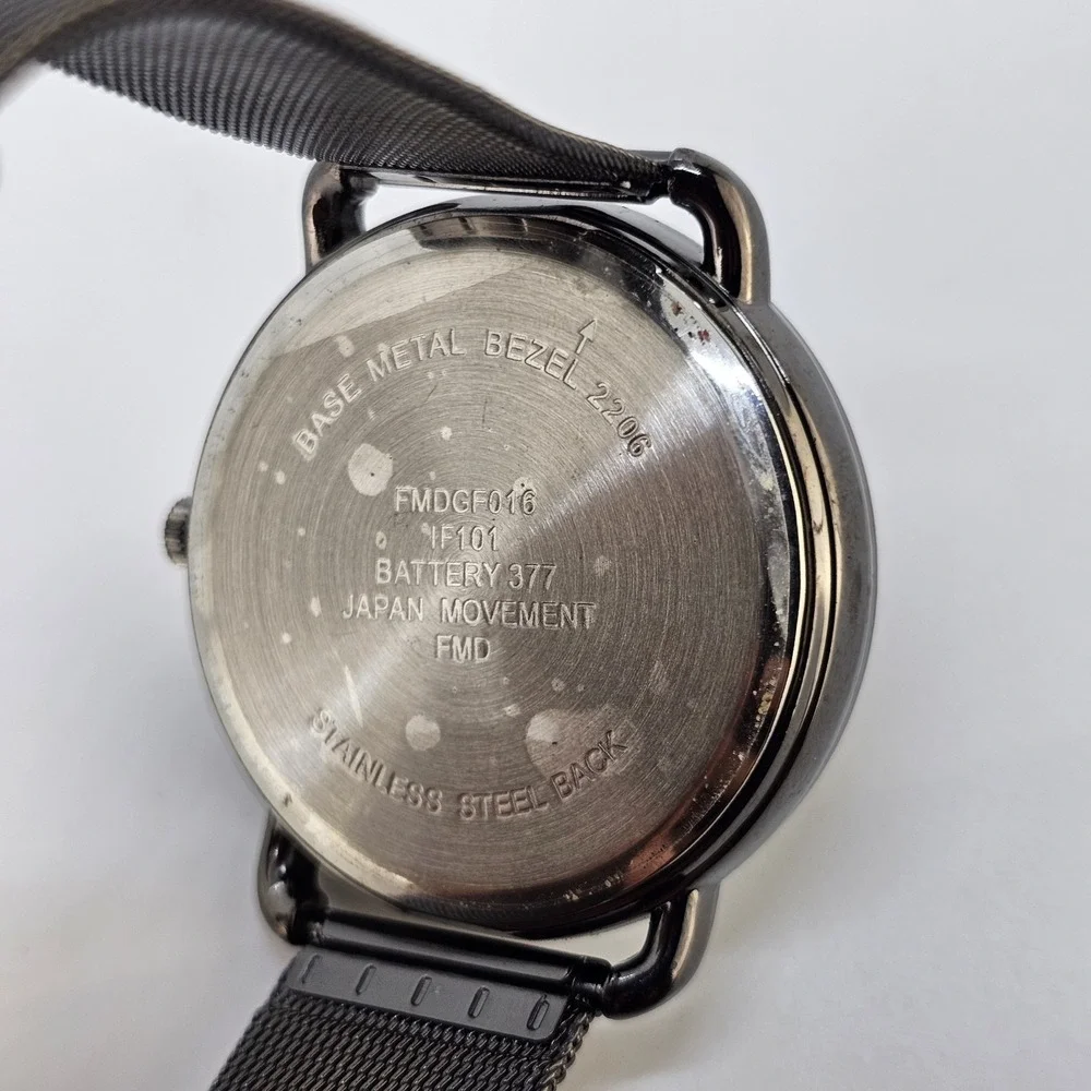 Men Minimalist Analog Watch 42MM Dark Gray Dial Dark Gray Mesh Bands New Battery